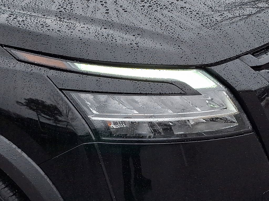 Used 2023 Nissan Pathfinder SL w/ Black Appearance Package image 10