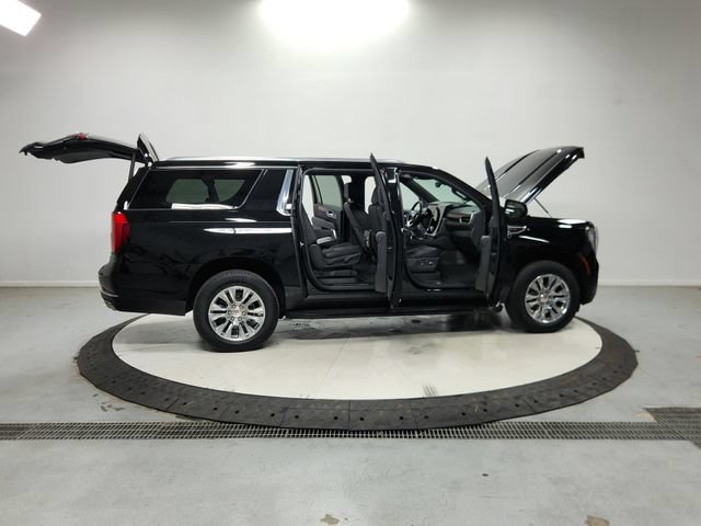 Used 2025 GMC Yukon XL Denali AWD/4WD image 17