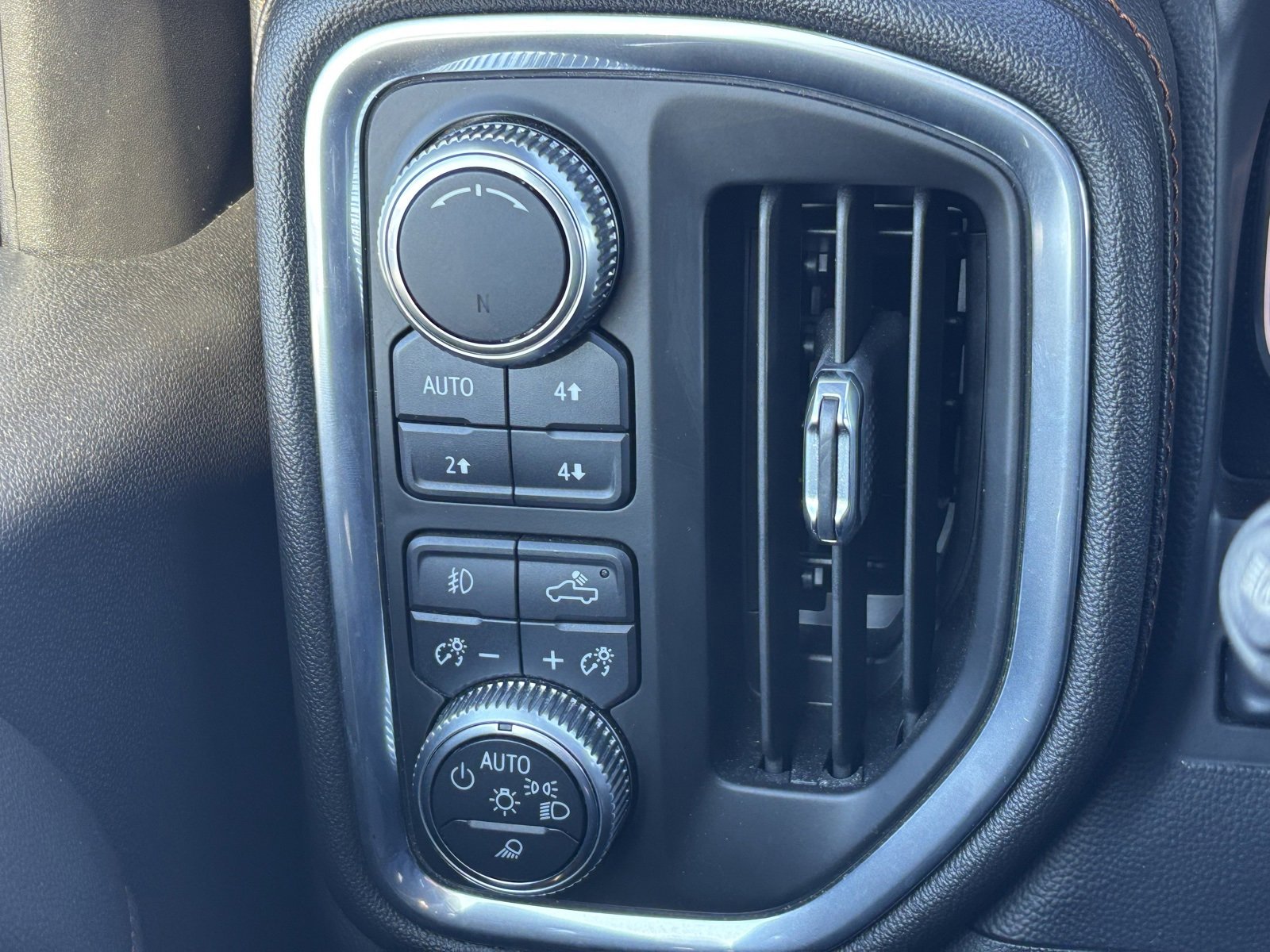 Used 2019 GMC Sierra 1500 AT4 w/ AT4 Premium Package image 12