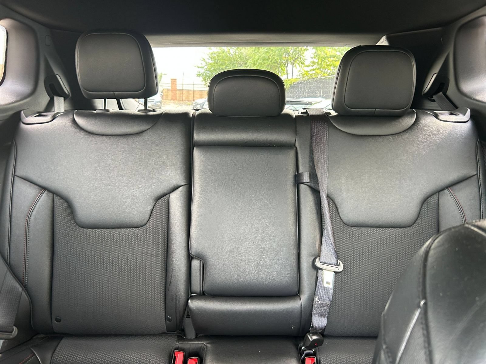 Used 2025 Jeep Compass Trailhawk AWD/4WD image 33