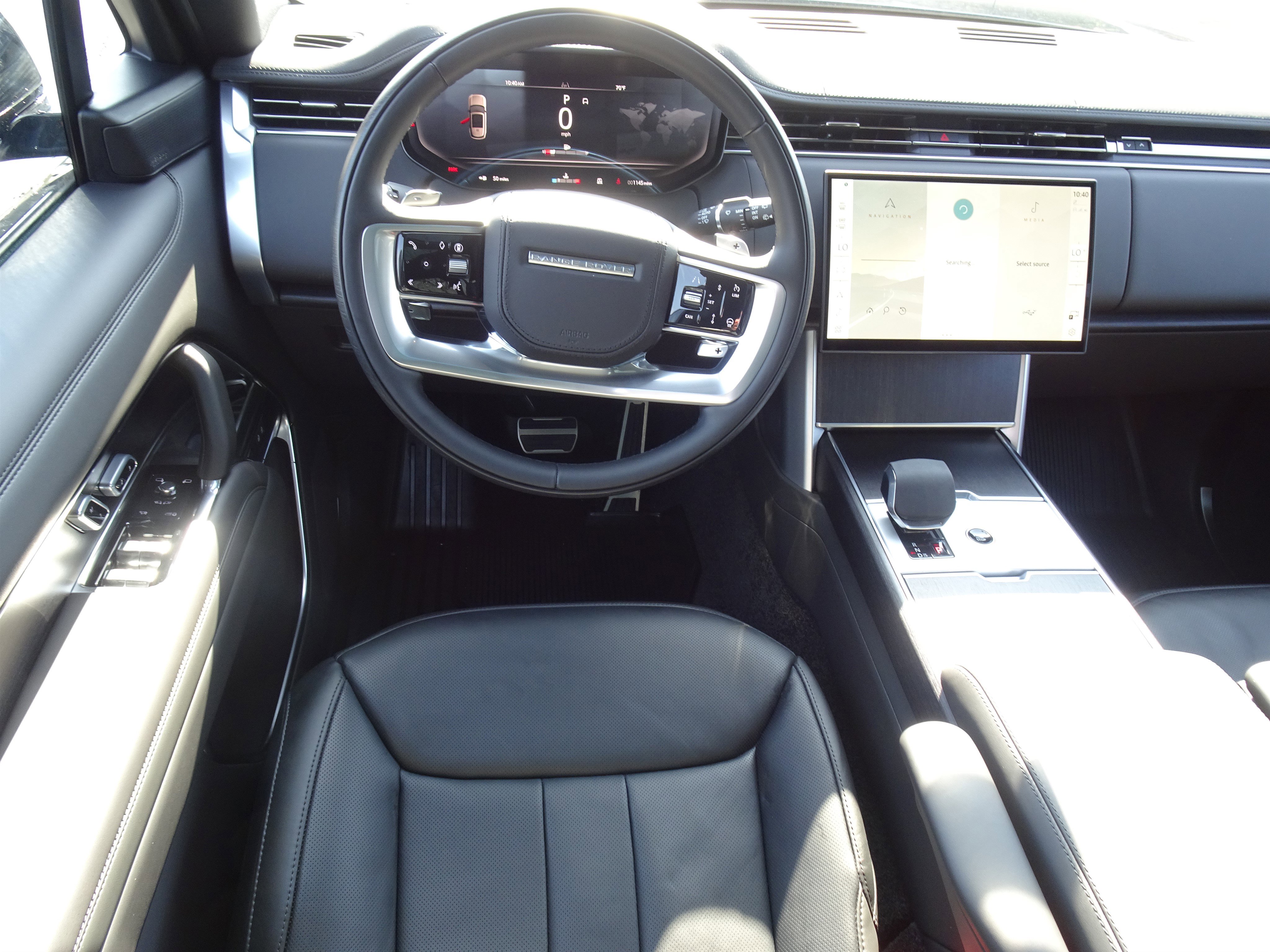 Certified 2025 Land Rover Range Rover SE image 18