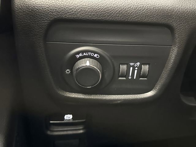 Used 2023 Jeep Grand Cherokee Altitude image 23