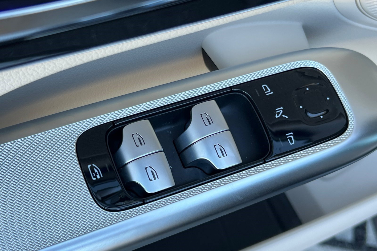 Certified 2024 Mercedes-Benz GLC 300 4MATIC image 13