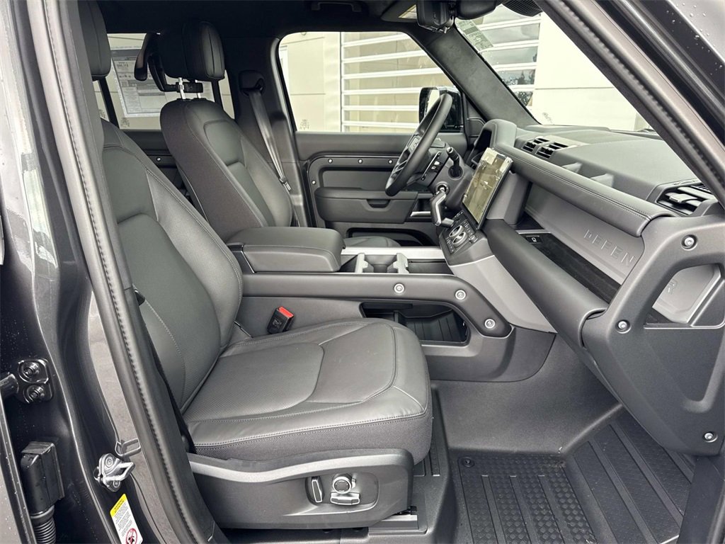 New 2026 Land Rover Defender 130 V8 image 9