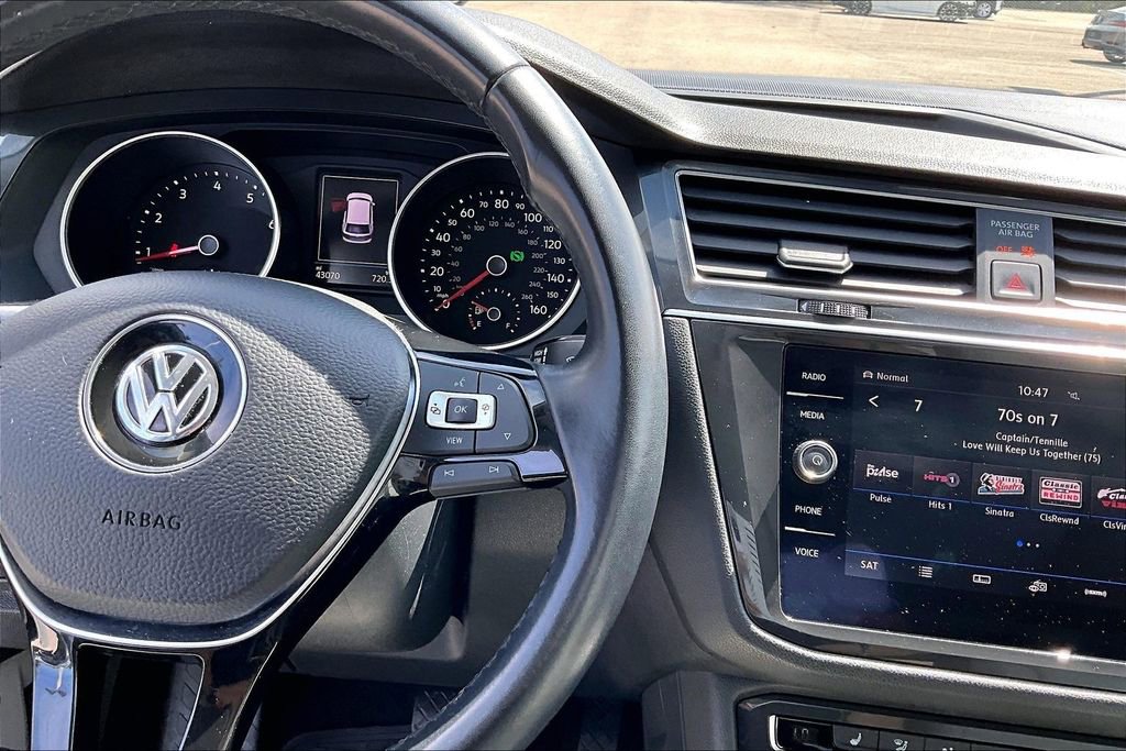 Used 2019 Volkswagen Tiguan SE w/ Panoramic Sunroof Package image 25