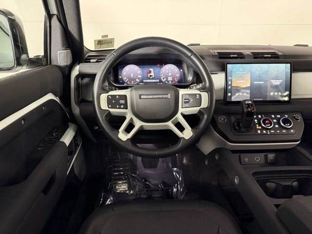 Used 2023 Land Rover Defender 130 SE image 25