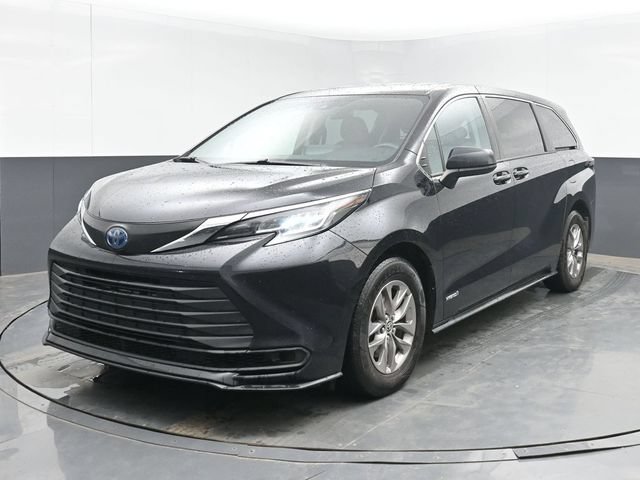 Used 2021 Toyota Sienna LE FWD image 5