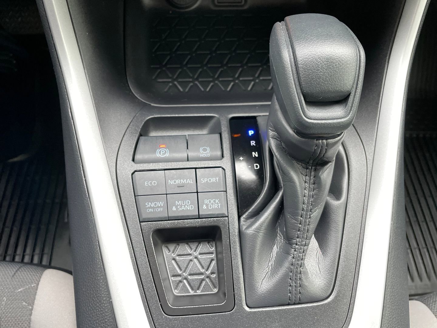 Certified 2025 Toyota RAV4 XLE w/ Convenience Package image 23