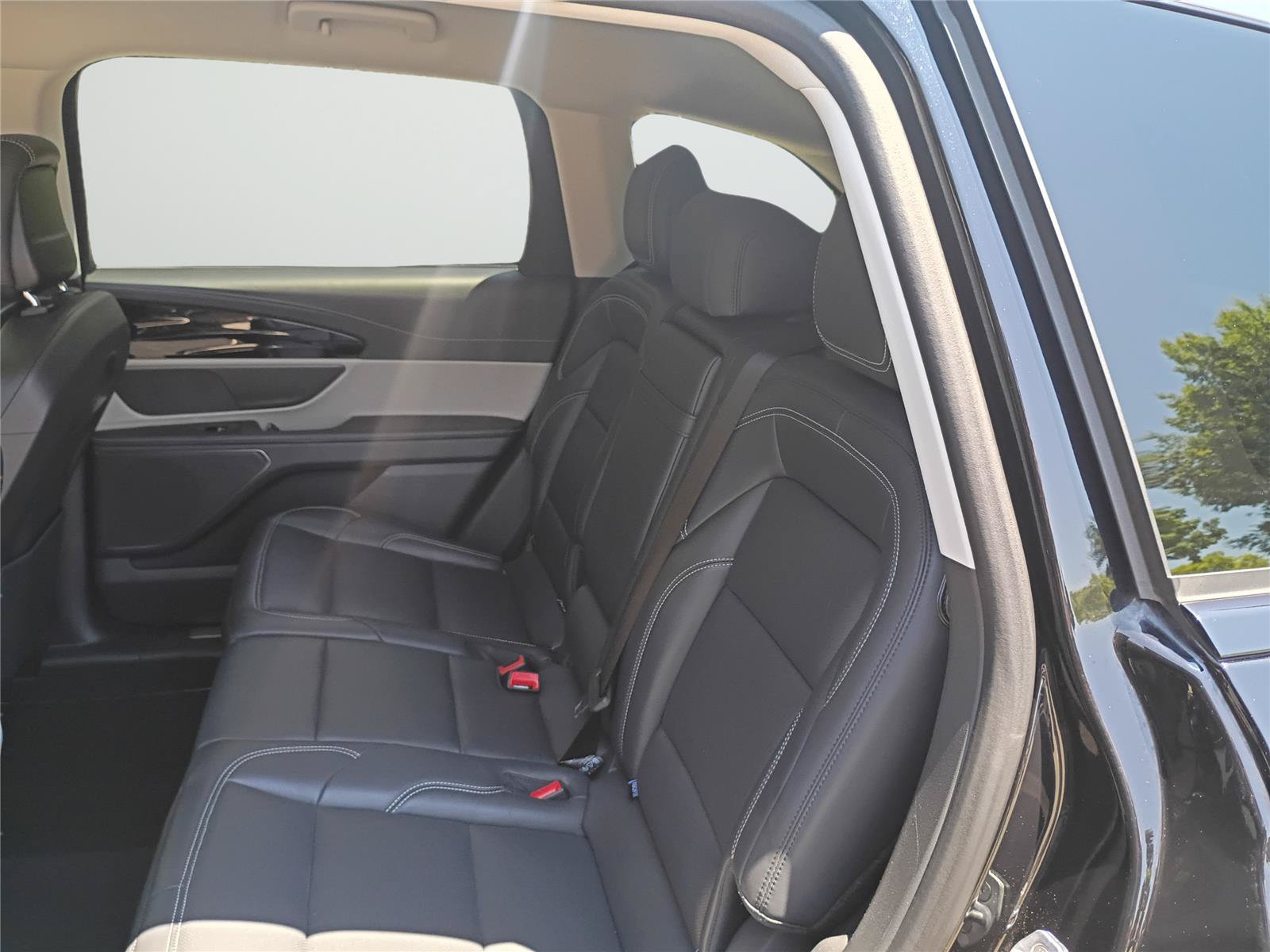 Used 2025 Lincoln Nautilus Premier AWD/4WD image 19