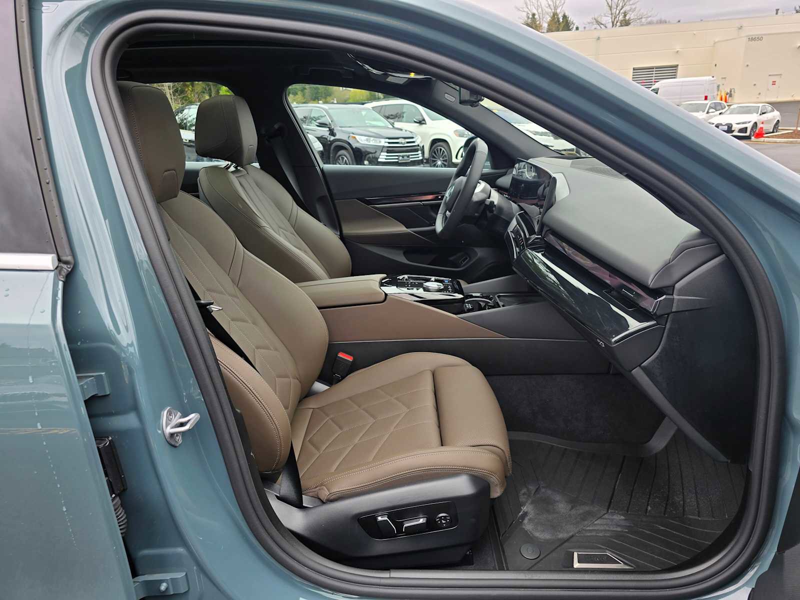 Used 2026 BMW i5 eDrive40 AWD/4WD image 11