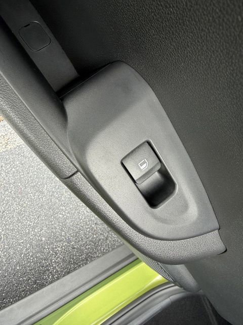 Used 2024 Hyundai Venue SEL image 22