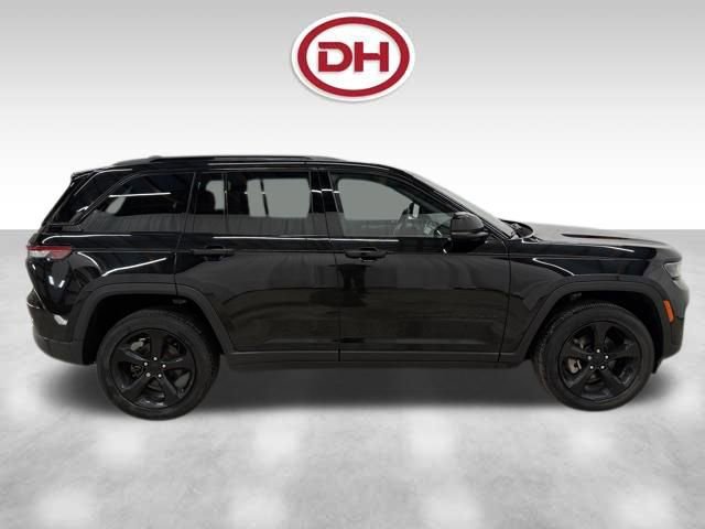 Used 2023 Jeep Grand Cherokee Altitude image 2