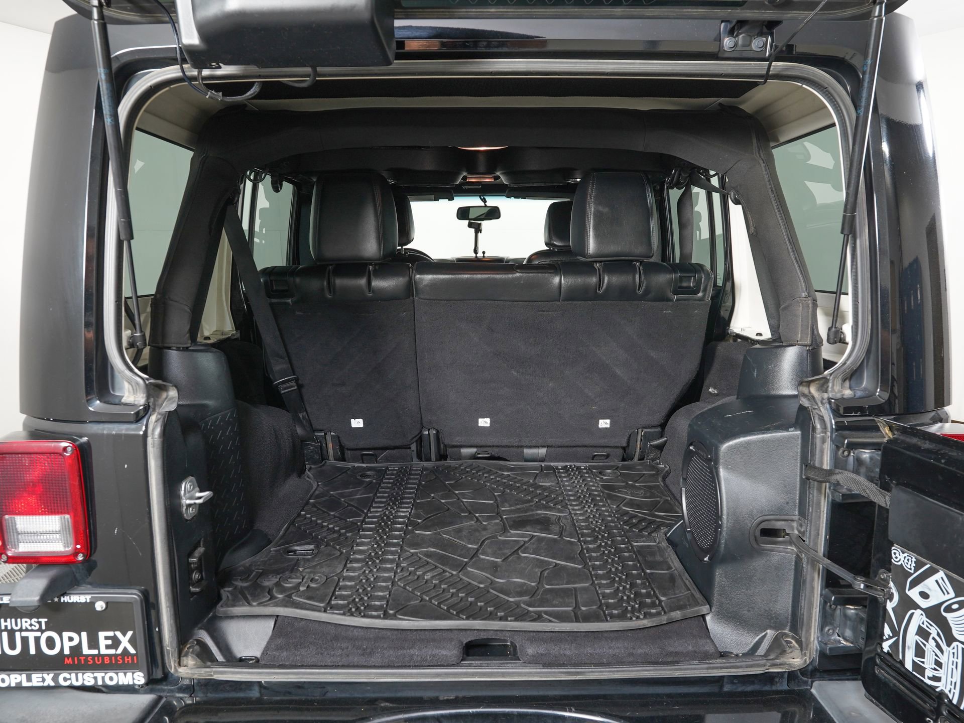 Used 2014 Jeep Wrangler Unlimited Sahara image 11