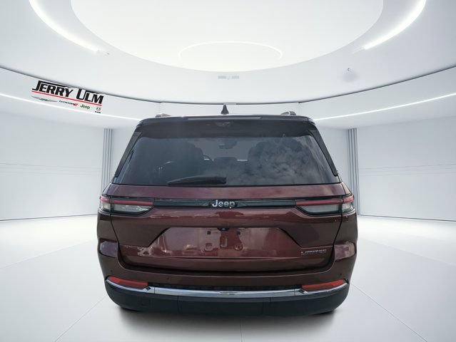 Certified 2022 Jeep Grand Cherokee Limited w/ Luxury Tech Group II RWD image 4
