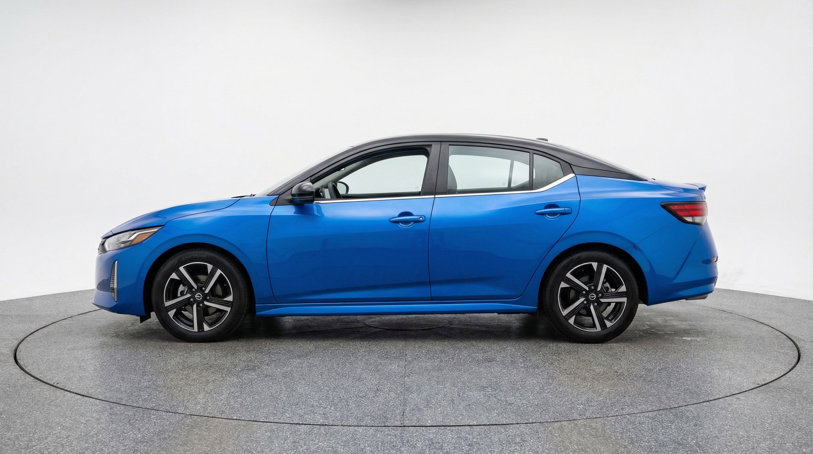 Used 2025 Nissan Sentra SV image 5