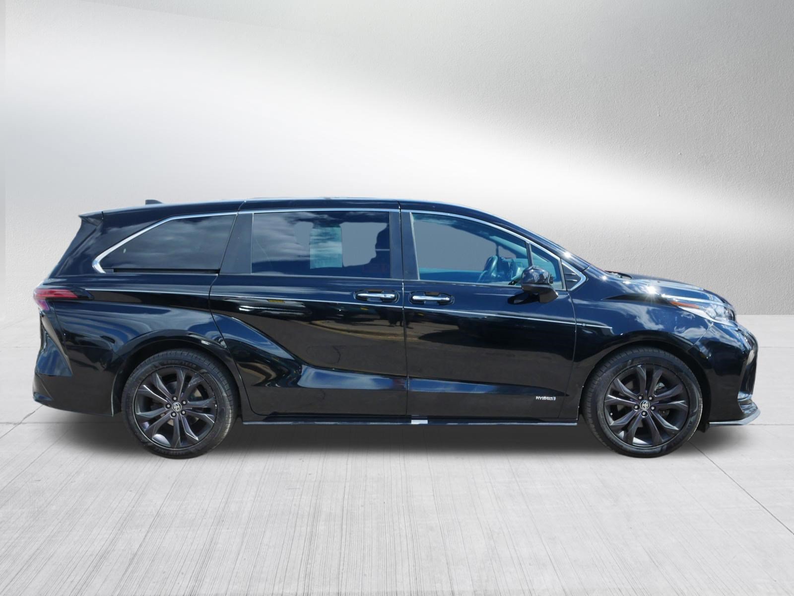 Used 2021 Toyota Sienna XSE FWD image 8