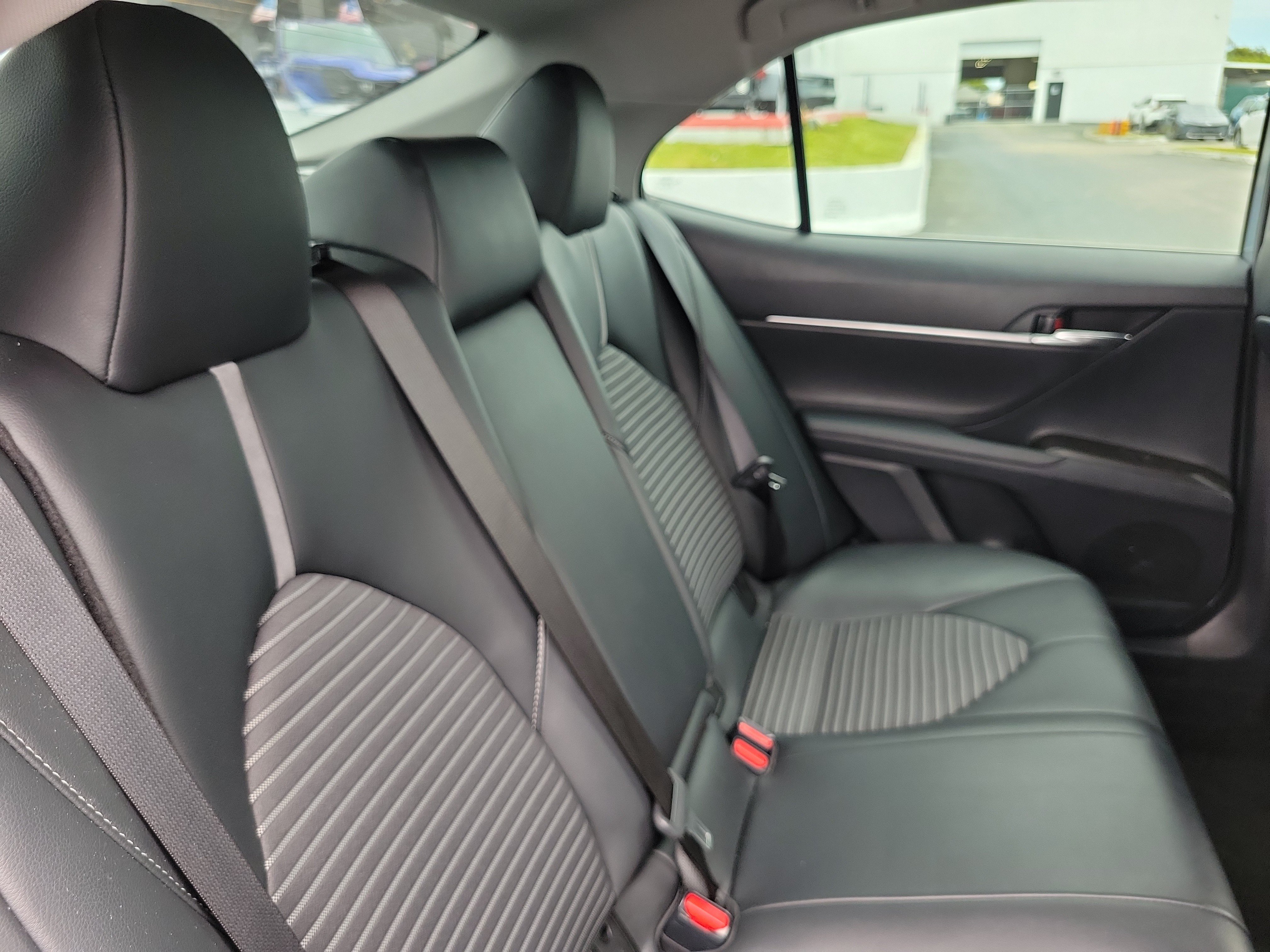 Used 2022 Toyota Camry SE FWD image 15