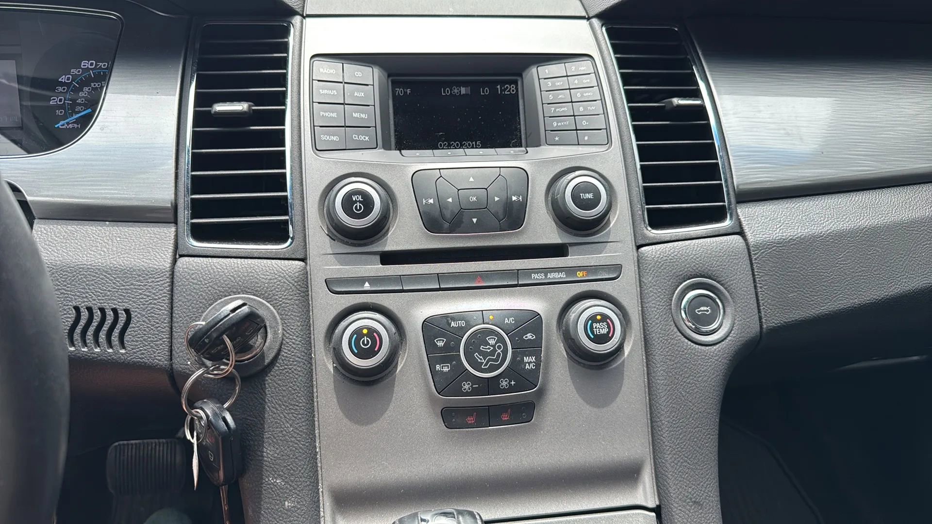 Used 2017 Ford Taurus SEL image 15