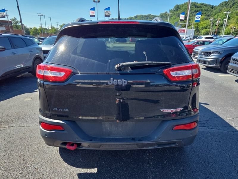 Used 2018 Jeep Cherokee Trailhawk AWD/4WD image 6