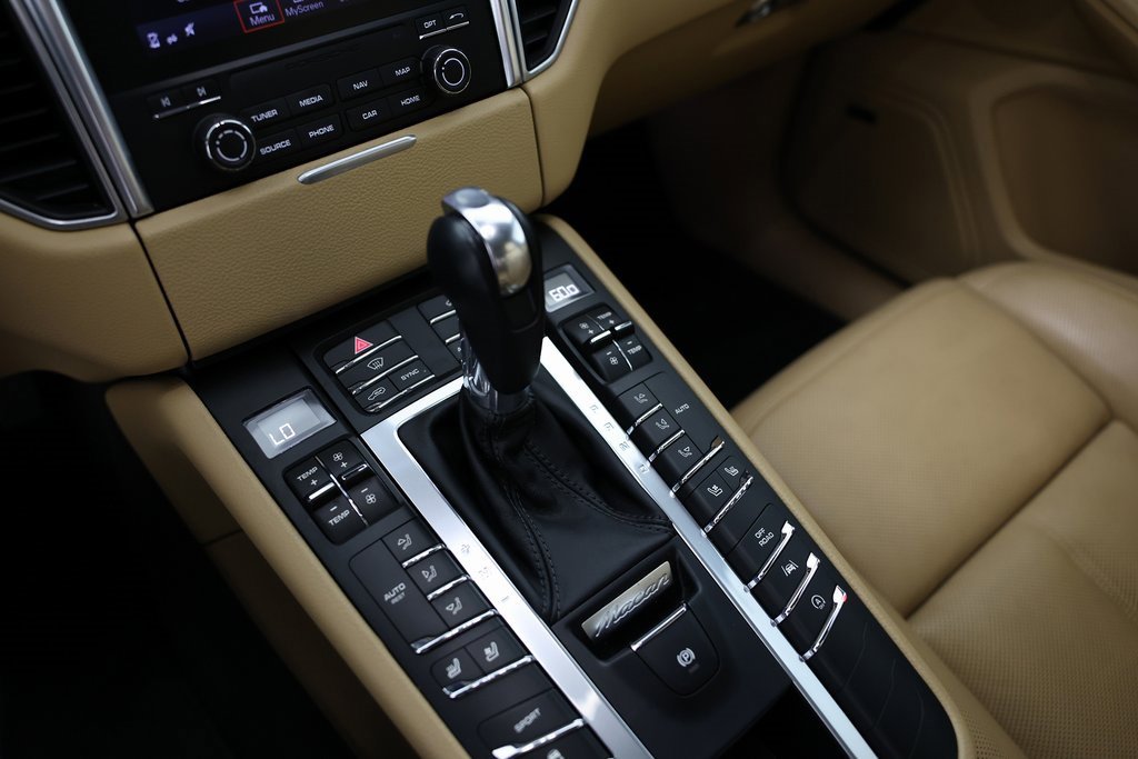 Used 2018 Porsche Macan image 24