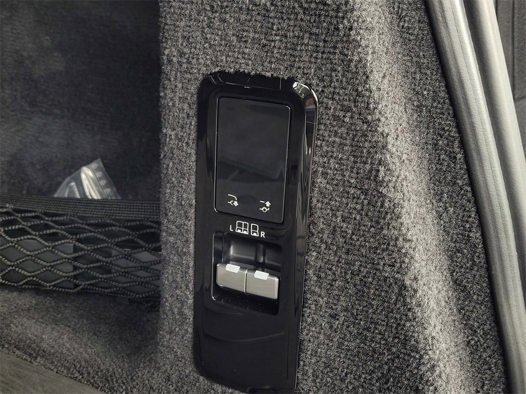 Used 2023 Land Rover Range Rover Sport SE image 35