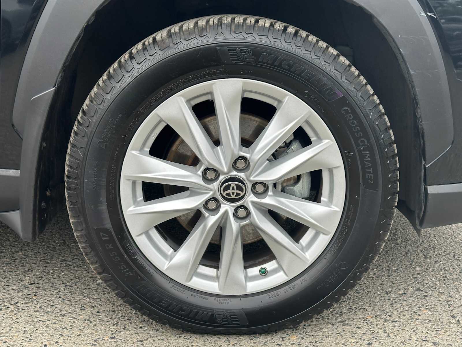 Used 2022 Toyota Corolla Cross LE AWD/4WD image 9