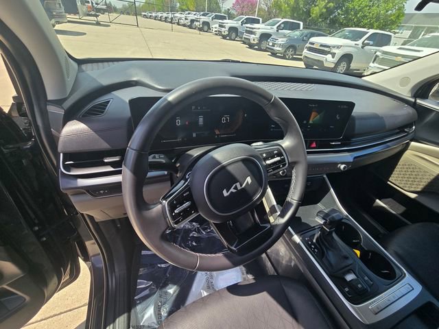 Used 2025 Kia Carnival FWD image 31