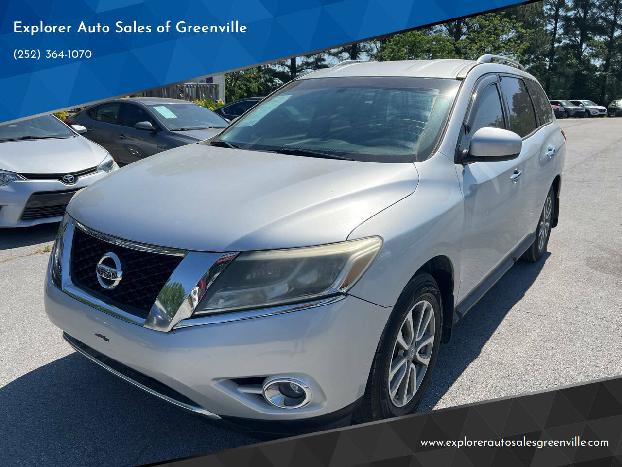 Used 2015 Nissan Pathfinder SV AWD/4WD image 1