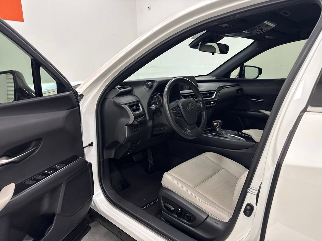 Used 2021 Lexus UX 200 w/ Accessory Package (Z1) FWD image 28