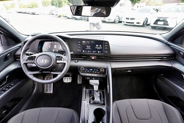 Used 2026 Hyundai Elantra Sport FWD image 17