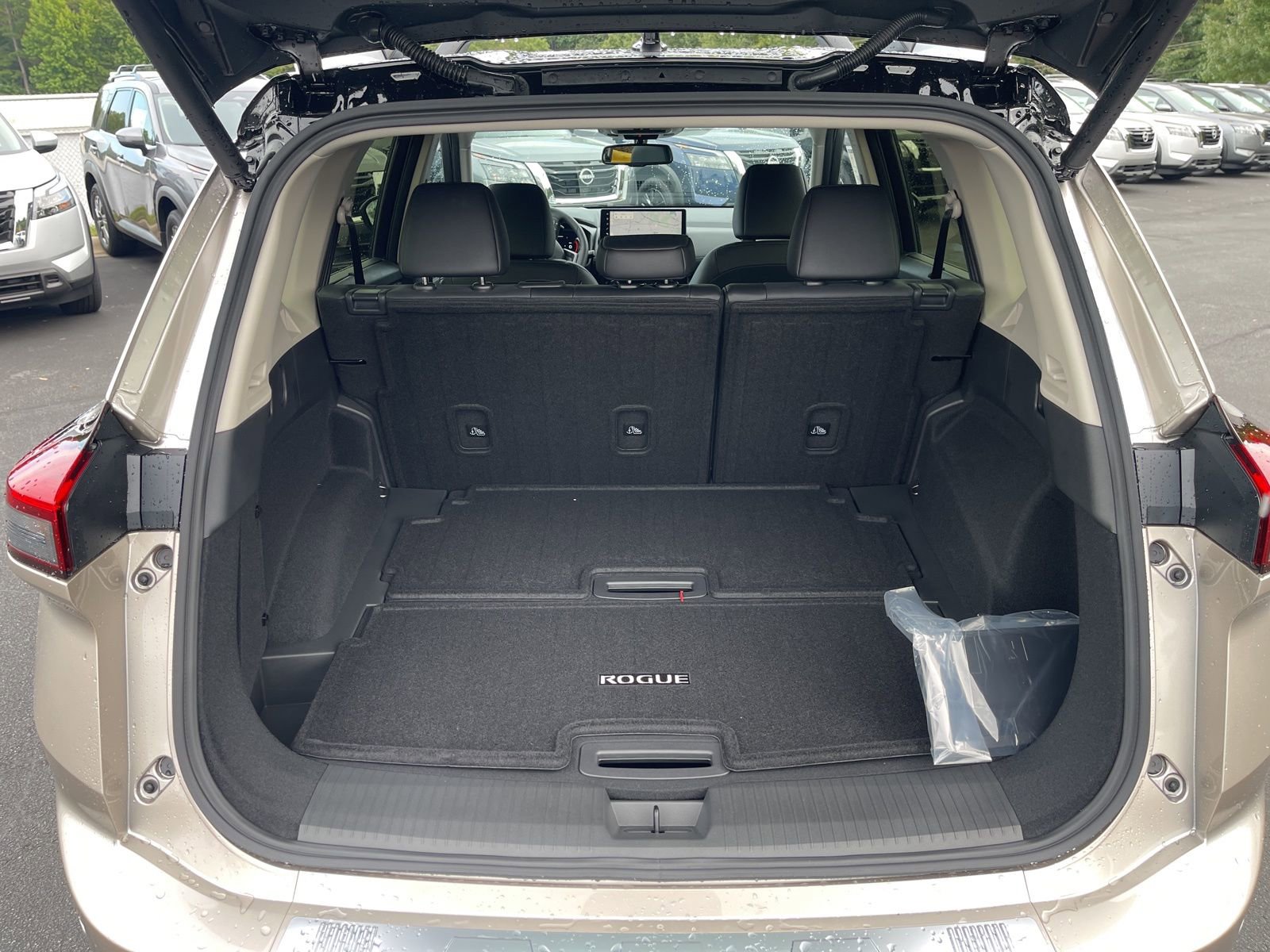 New 2026 Nissan Rogue Platinum image 12