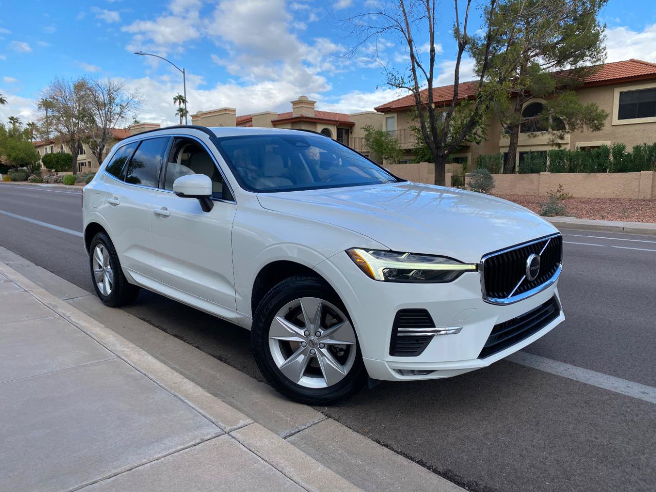 Used 2022 Volvo XC60 B5 Momentum AWD/4WD image 3