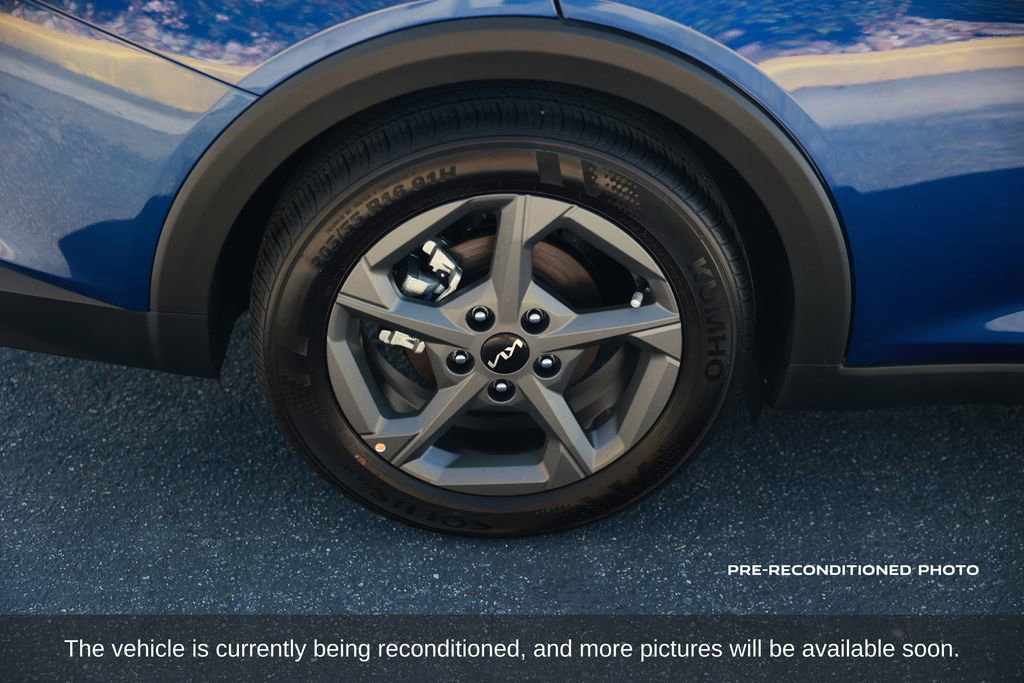 Used 2025 Kia K4 LXS image 9