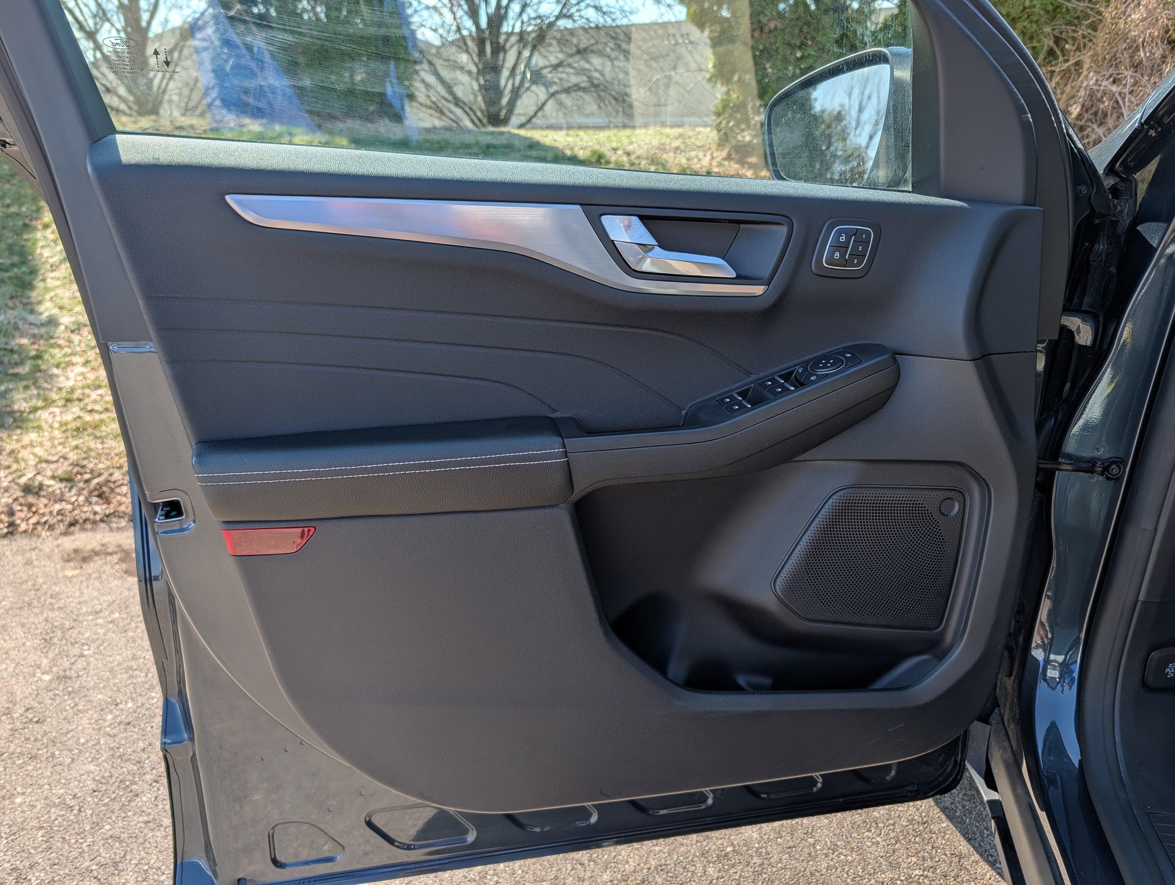 Used 2022 Ford Escape Titanium w/ Class II Trailer Tow Package image 32