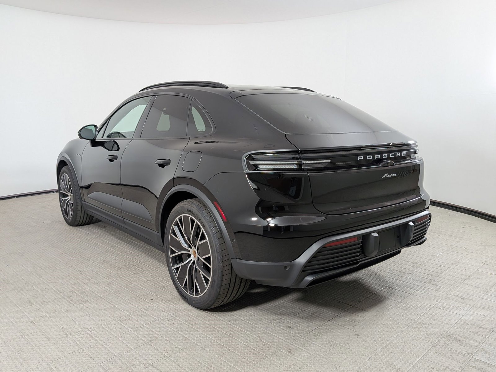 New 2026 Porsche Macan Electric RWD image 3