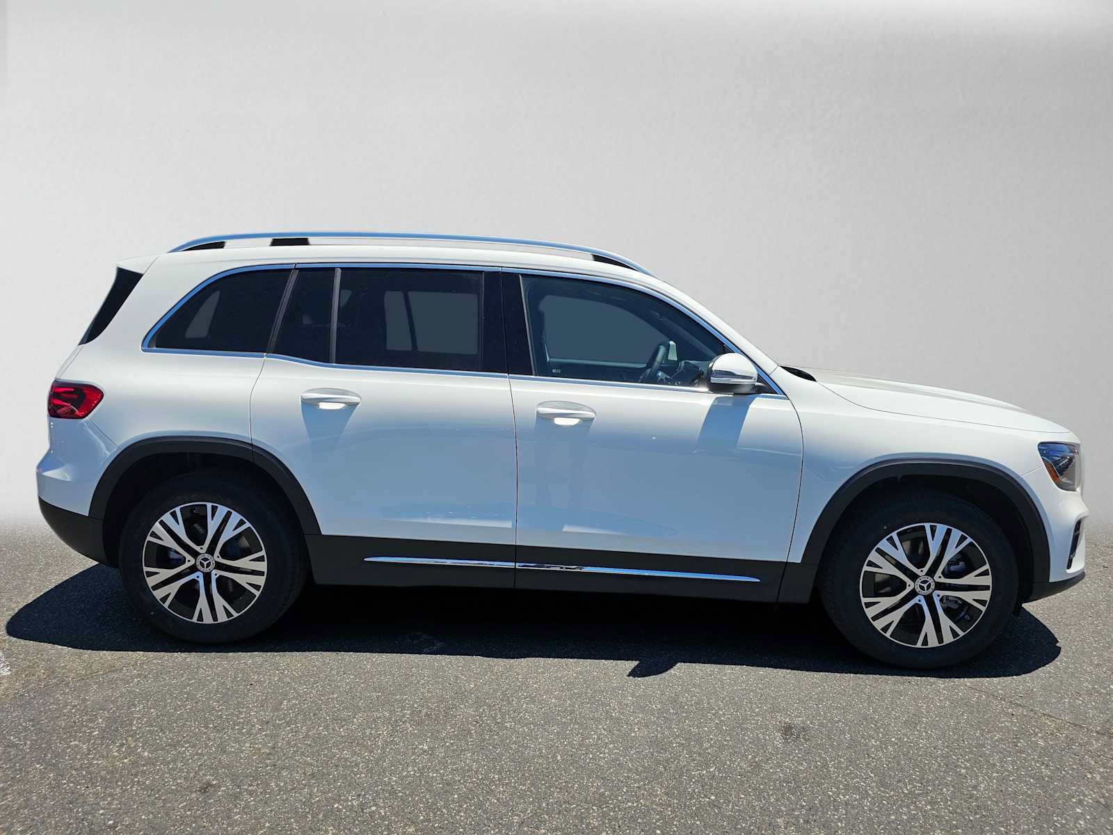 New 2026 Mercedes-Benz GLB 250 image 2