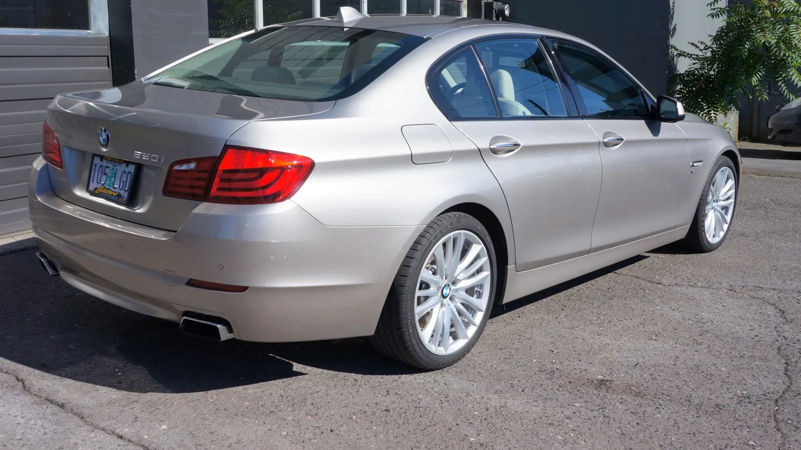 Used 2011 BMW 550i xDrive Sedan AWD/4WD image 6