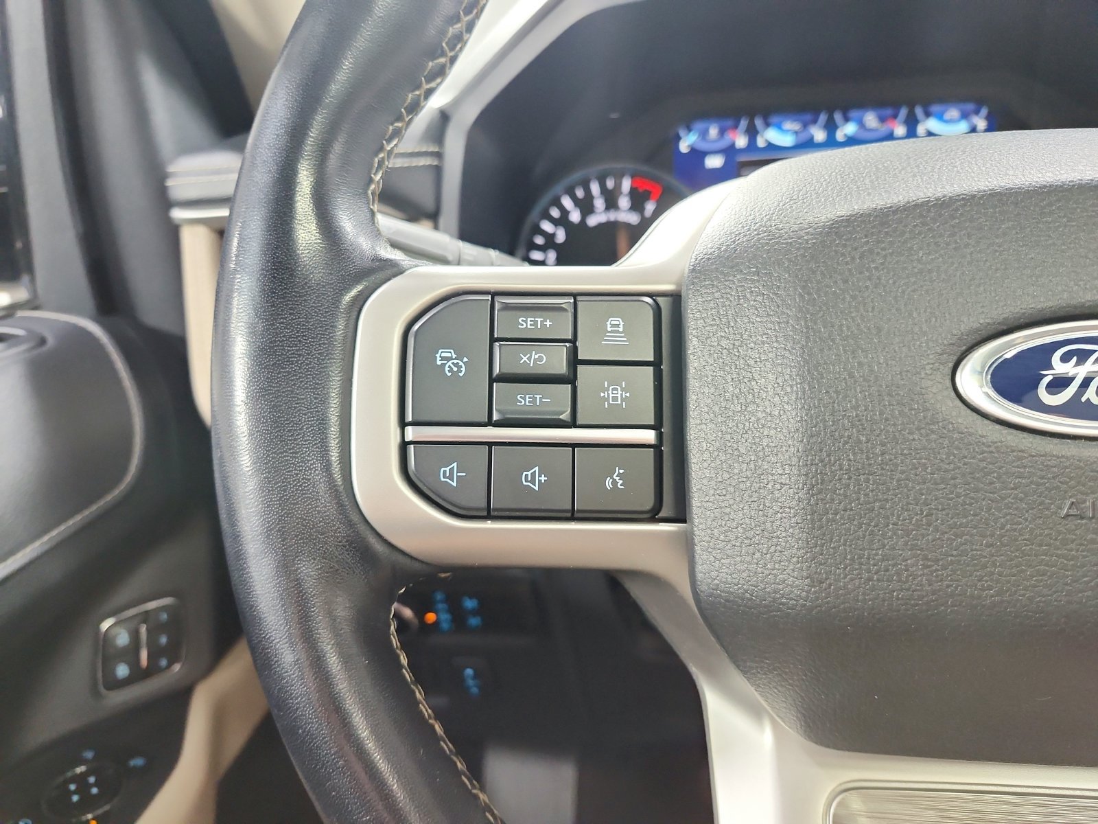 Used 2024 Ford Expedition Limited RWD image 24