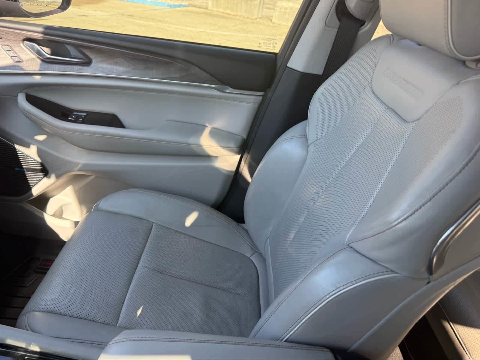 Used 2021 Jeep Grand Cherokee L Overland w/ Luxury Tech Group IV AWD/4WD image 30