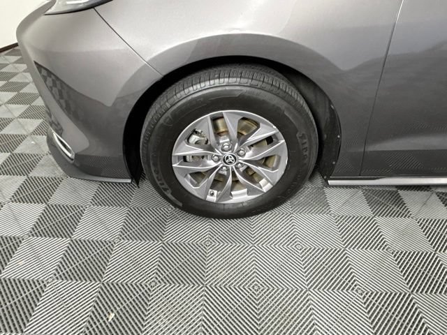 Used 2023 Toyota Sienna XLE AWD/4WD image 10
