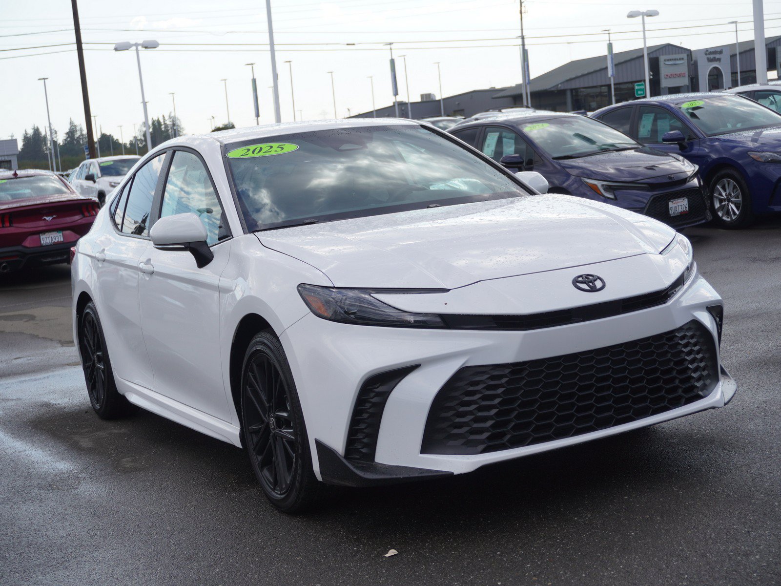 Used 2025 Toyota Camry SE w/ Multimedia Upgrade Package