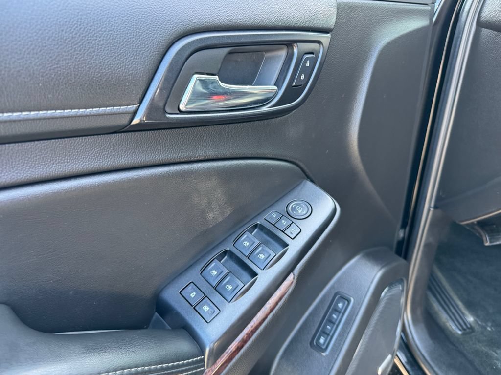 Used 2017 GMC Yukon SLT AWD/4WD image 19