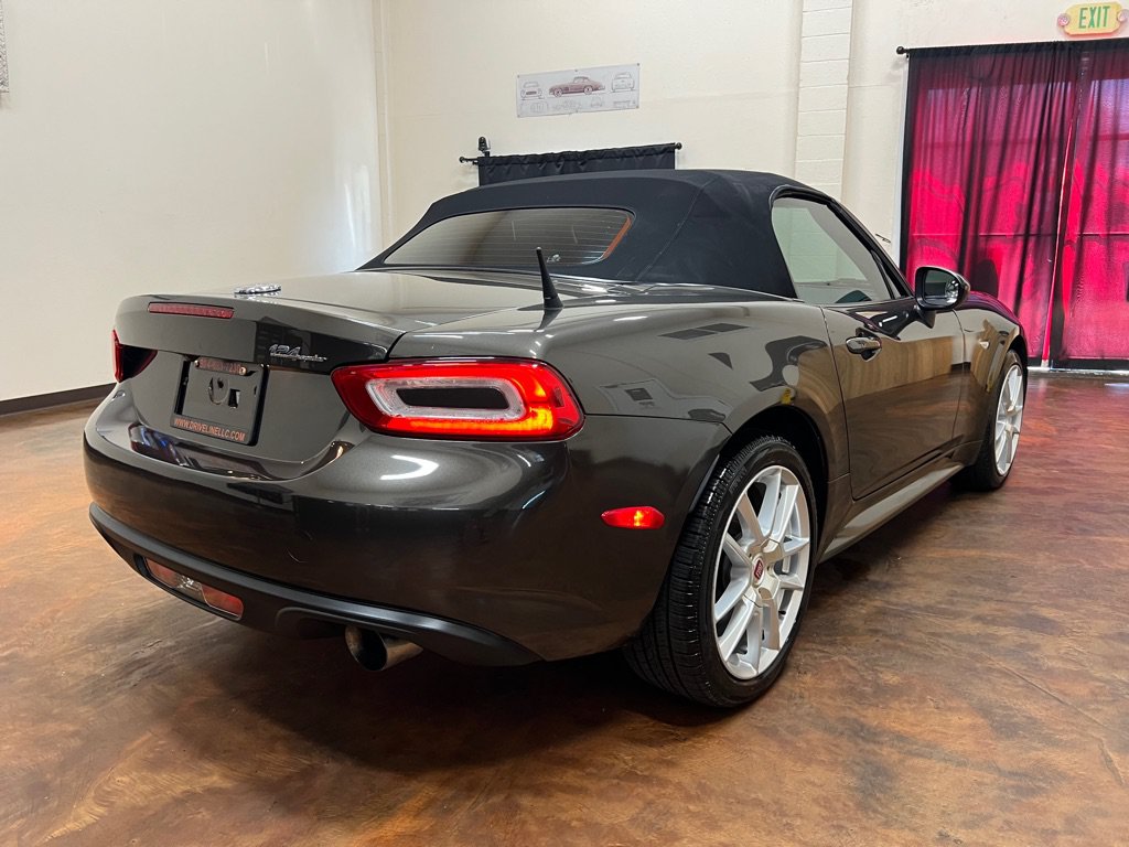 Used 2017 FIAT 124 Spider Classica RWD image 19