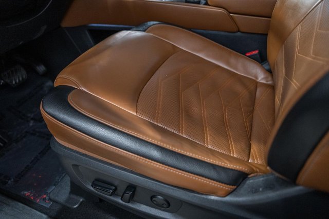 Used 2024 Nissan Pathfinder Platinum w/ Black Appearance Package image 34