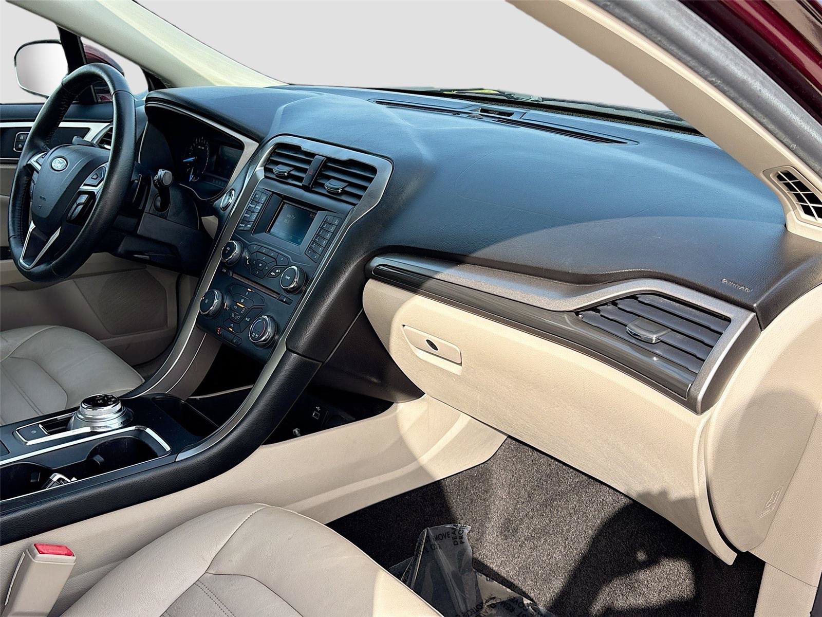 Used 2017 Ford Fusion SE FWD image 28
