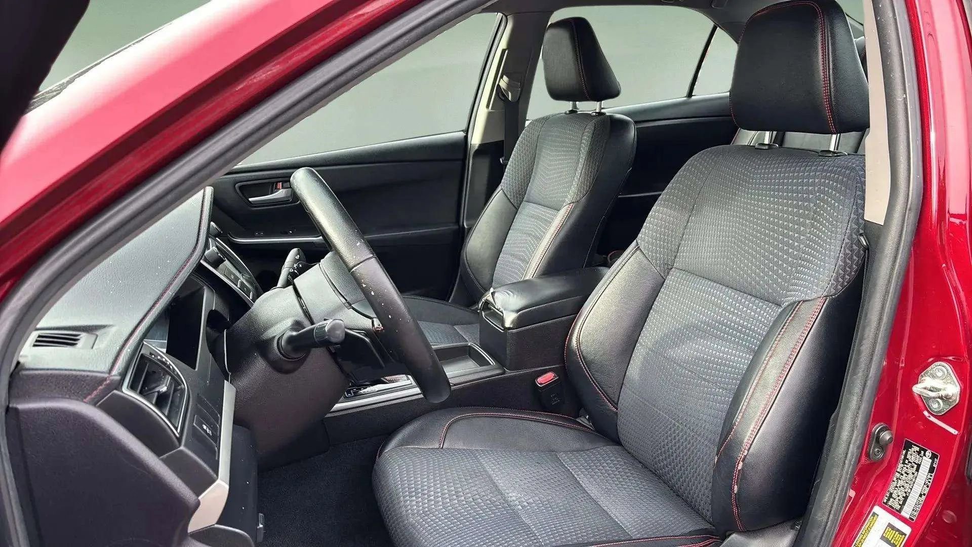 Used 2015 Toyota Camry SE image 12