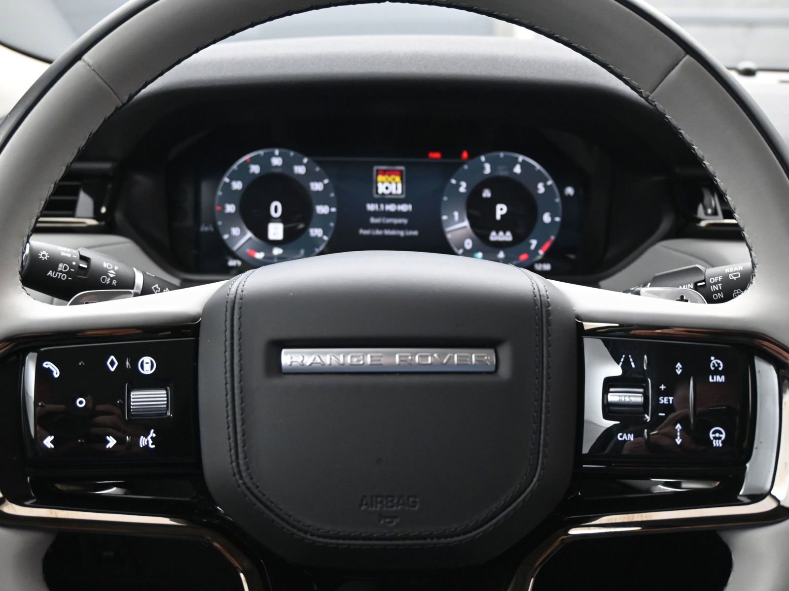 New 2025 Land Rover Range Rover Velar Dynamic SE image 18