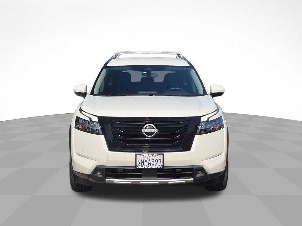 Used 2024 Nissan Pathfinder SL w/ Black Appearance Package FWD image 2