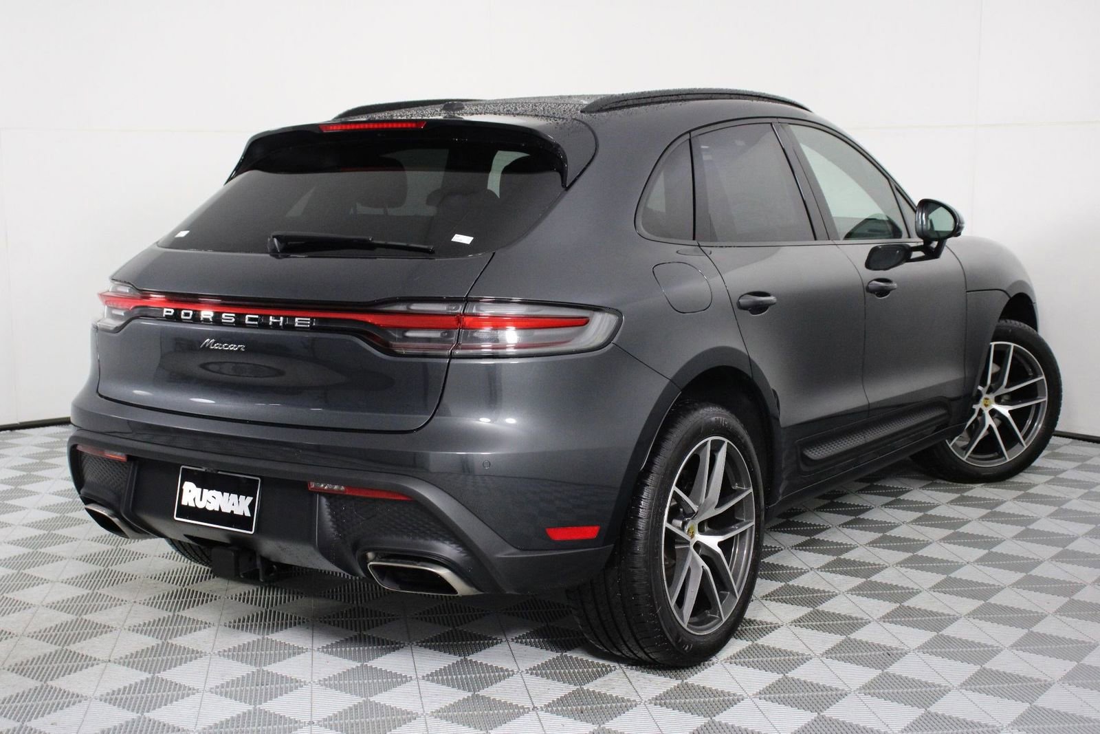 Certified 2025 Porsche Macan image 7