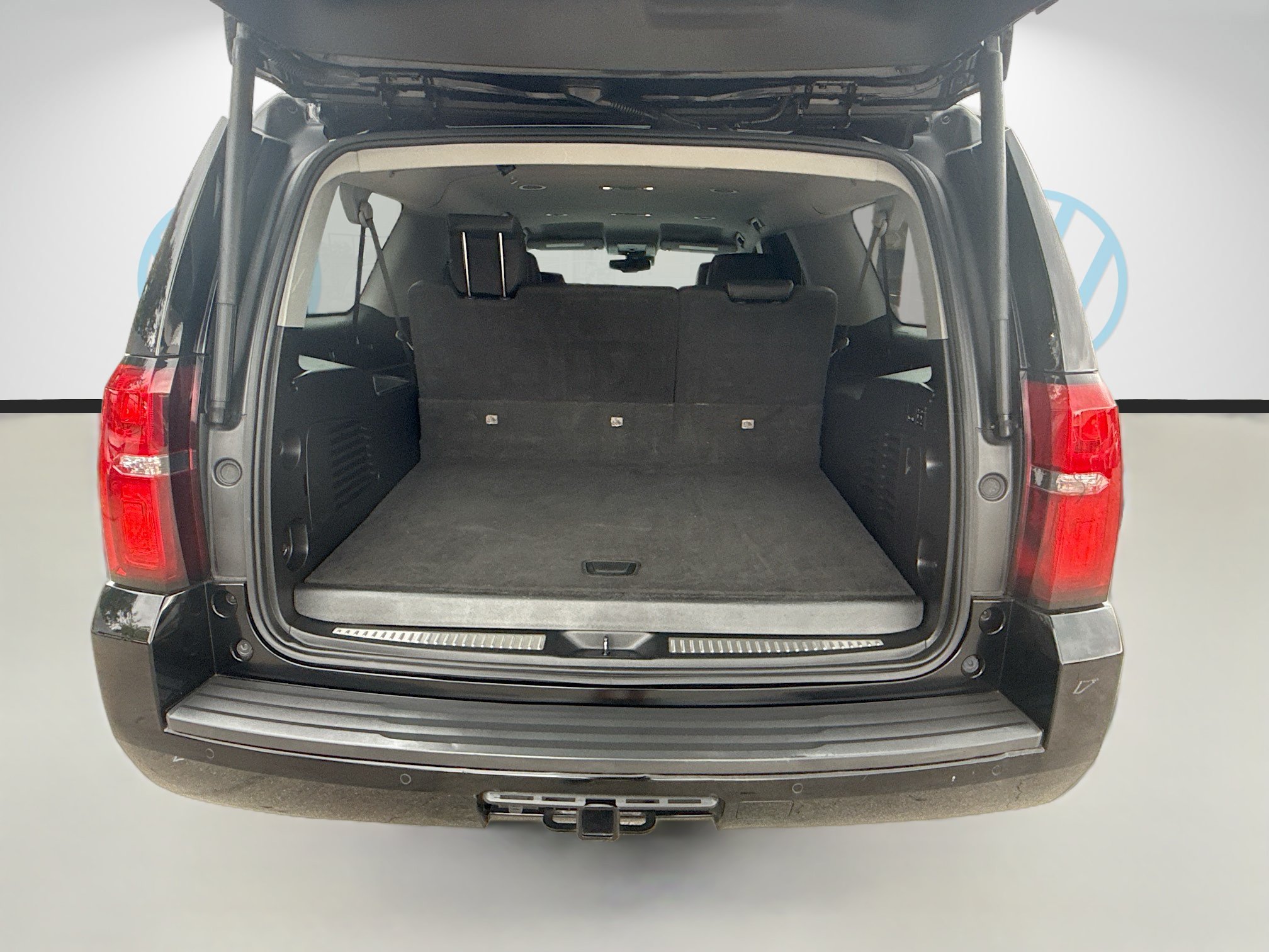 Used 2020 Chevrolet Suburban LT w/ Luxury Package RWD image 26